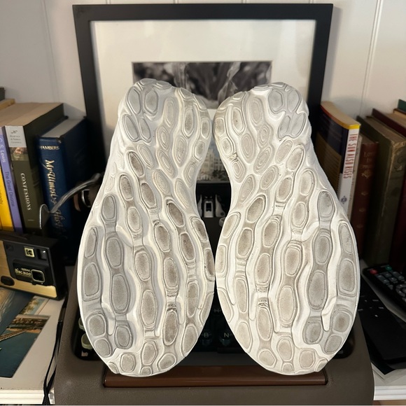 New Balance 1080 V13 - Women’s Size 8 - Picture 3 of 7